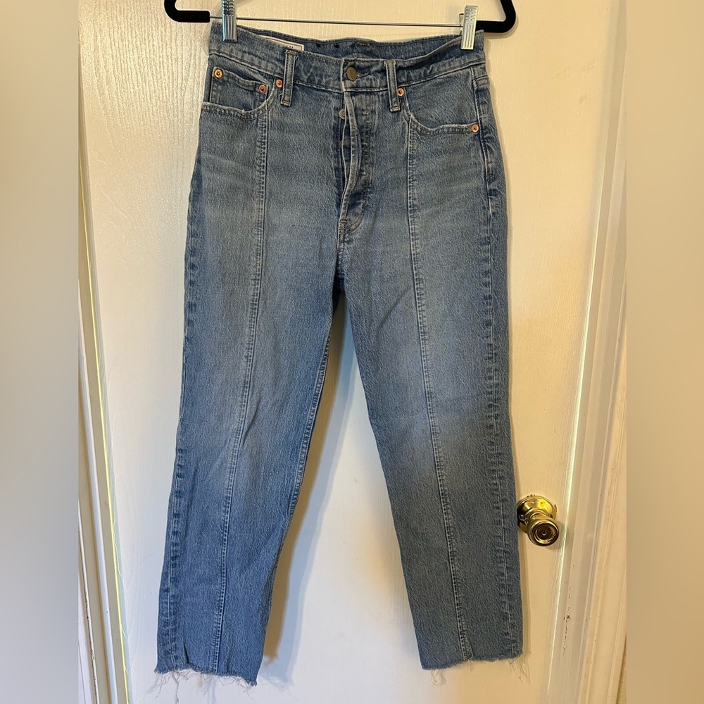 Gap cheeky straight high rise jeans with front seams and raw hems. Size 28/6 R